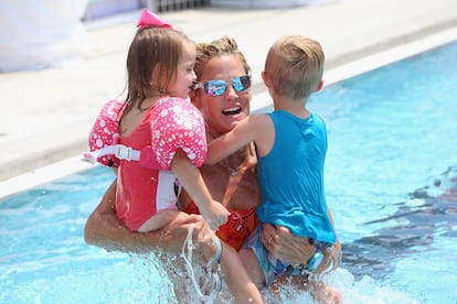 Dara Torres, medallista olímpica en 12 ocasiones y la primera primera nadadora en representar a Estados Unidos en cinco Juegos Olímpicos. (Foto: Ronald Martinez/Getty Images).
