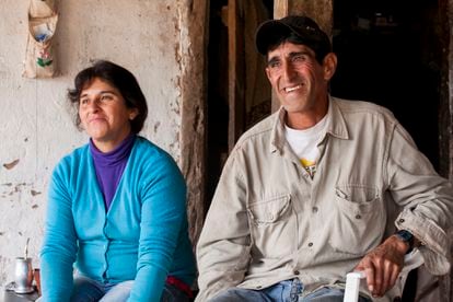Óscar Aníbal Suárez y su esposa Nuni viven en el paraje El Negrito, el primero con el que Ingeniería Sin Fronteras entró en contacto.