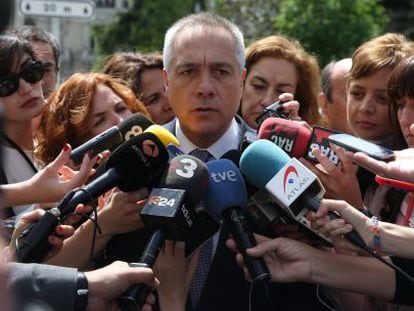 Pere Navarro, en el exterior del Congreso de los Diputados.