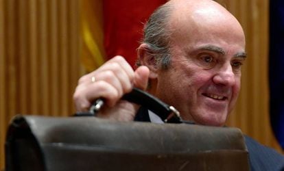 Luis de Guindos, ministro de Economía, en el Congreso, en la Comisión de investigación de la crisis financiera.