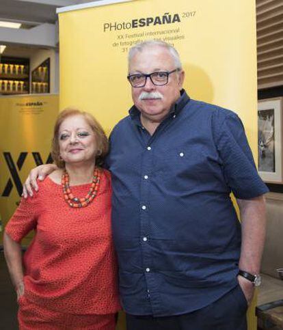 Los premiados Cristina García Rodero y Juan Manuel Díaz Burgos, en Madrid.