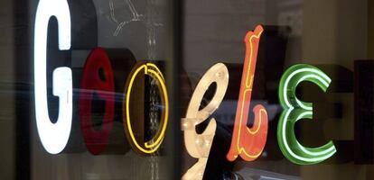 En la imagen, logo de Google en sus oficinas en Nueva York. 