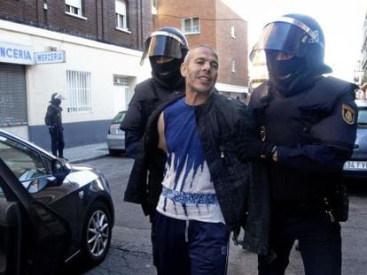 Lahcen Ikassrien, en el momento de su detención en 2014 en Madrid.