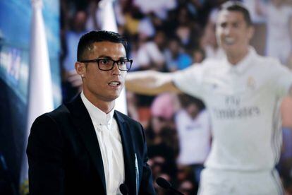 Cristiano Ronaldo, cuando renov&oacute; con el Madrid.