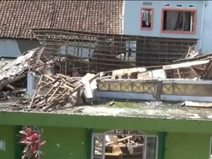 Un terremoto de 6,5 en Java causa al menos 3 muertos y daños en 1.000 edificios
