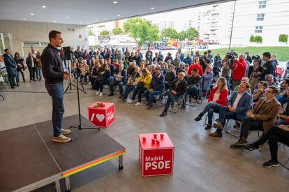 El candidato del PSOE a la presidencia de la Comunidad de Madrid, Juan Lobato, interviene en el cierre de campaña electoral.