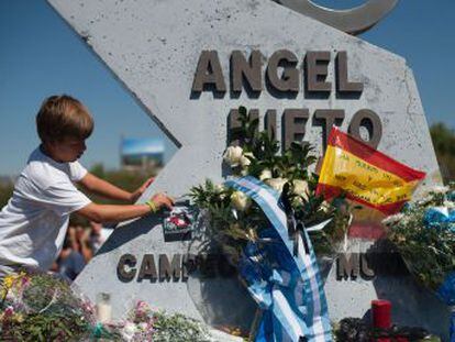 Ángel, mito e impulsor de una saga de pilotos, será incinerado en Ibiza y en septiembre se le hará un homenaje en Madrid