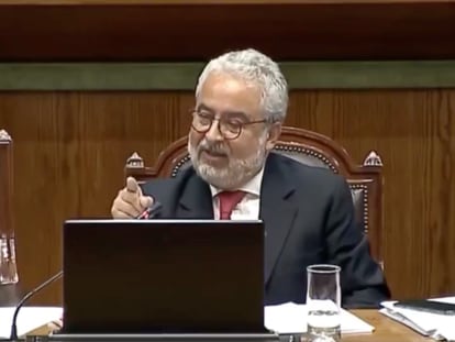 Luis Hermosilla en el Congreso de Chile cuando era el abogado defensor de Andrés Chadwick, entonces senador, en noviembre de 2019.