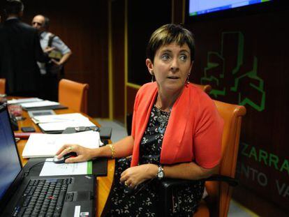 Arantza Tapia, durante su comparecencia en el Parlamento vasco.