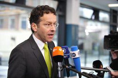 El presidente del Eurogrupo, Jeroen Dijsselbloem, atiende a la prensa durante su participaci&oacute;n en una reuni&oacute;n informal de ministros de Econom&iacute;a y Finanzas de la Uni&oacute;n Europea en Dubl&iacute;n (Irlanda) hoy, viernes 12 de abril de 2013.