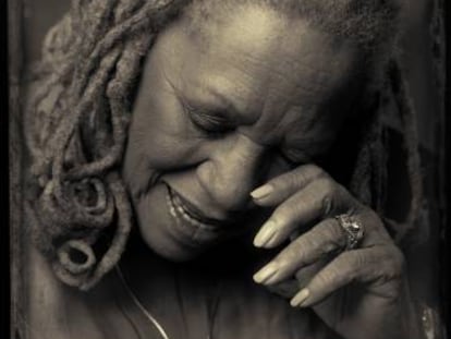 La escritora estadounidense Toni Morrison, en su casa de Nueva York en 2012.