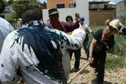 Un funcionario de Protección Ciudadana, agredido por  huelguistas en Oaxaca.