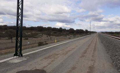 Poste de electrificación de la línea de alta velocidad Madrid-Extremadura.