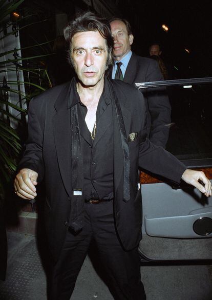 Al Pacino sale del restaurante San Lorenzo en noviembre de 1994.
