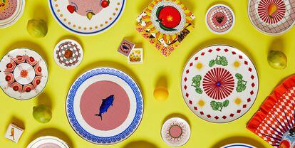 Una de las coloridas mesas de la marca italiana Bitossi.