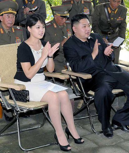 Kim Jong-un y su mujer, Ri Sol-ju.