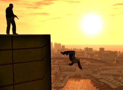 Un mafioso se lanza al vacío desde un rascacielos.