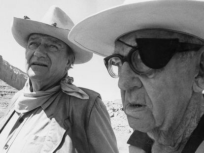 El actor John Wayne y el cineasta John Ford en un rodaje, en 1971.