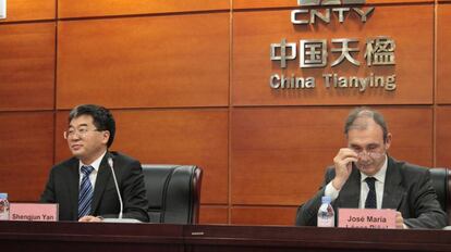 José María López, consejero delegado de Urbaser, junto a Shengjun Yan, presidente de CNTY.