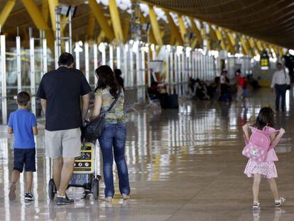 Viajeros en el aeropuerto Adolfo Su&aacute;rez Madrid-Barajas