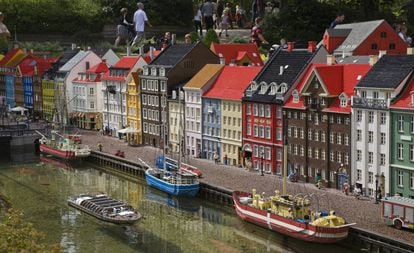 Recreación con fichas de Lego del puerto de Copenhague (Nyhavn) en el parque Legoland de Billund (Dinamarca).