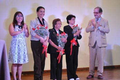 Ruth Shady, A&iacute;da Vadillo y Alfonsina Barrionuevo, reciben la medalla Clorinda Matto en la Biblioteca Nacional el mi&eacute;rcoles