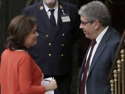 Soraya Sáenz de Santamaría y el diputado Francesc Homs.