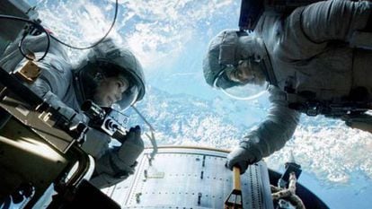 Sandra Bullock y George Clooney en un fotograma de &#039;Gravity&#039;. 