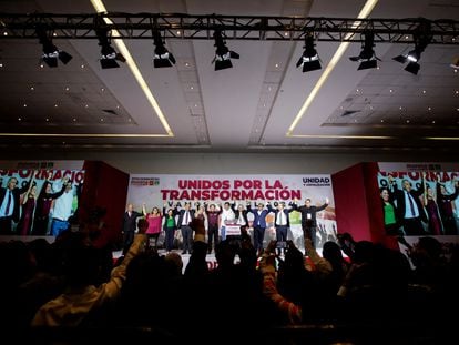 Integrantes de Morena durante una reunión del partido, en Ciudad de México, el pasado 6 de septiembre.