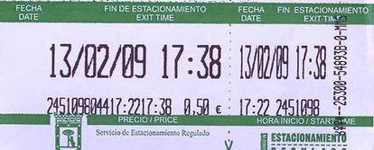 Un tique de aparcamiento de 16 minutos en lugar de 20 que la asociación aporta como prueba del error.