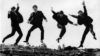 Los Beatles haciendo el loco.