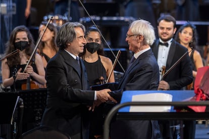 Ricardo Mutti and Tigrán Mansurián, after the premiere of the cantata 'Purgatorio'.