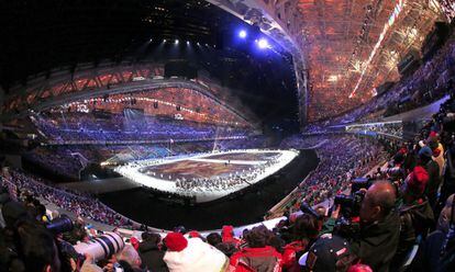 Vista panorámica del estadio olímpico de Fisht durante la ceremonia de inauguración de los XXII Juegos Olímpicos de Invierno, en Sochi (Rusia).