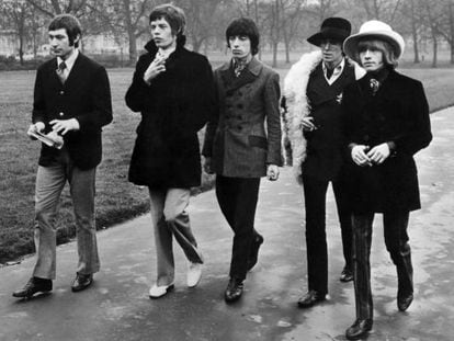 Brian Jones, el primero por la derecha, junto a los Rolling Stones.