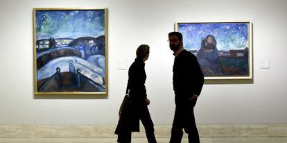 Las obras Bajo las estrellas y Noche estrellada, de Edvard Munch, en la exposici&oacute;n Arquetipos del Museo Thyssen.