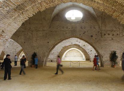 Interior de las Reales Atarazanas, ayer durante la presentación del proyecto que convertirá al edificio en el nuevo CaixaForum Sevilla.