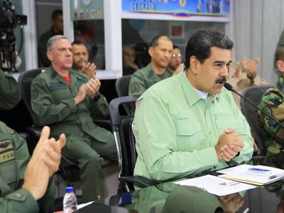 Maduro, acompañado de mandos militares este jueves en Caracas.