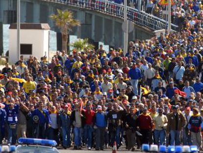 Manifestaci&oacute;n para pedir empleo en C&aacute;diz tras la crisis de Delphi. 