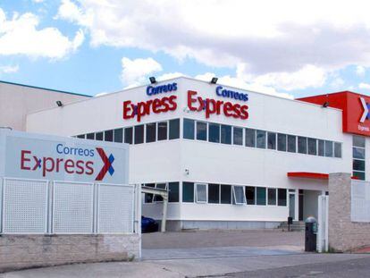 Centro logístico de Correos Express, en Getafe (Madrid)