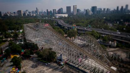 Vista aérea de las instalaciones del parque de diversiones La Feria en Ciudad de México el día 21 de julio de 2021. Este parque que permanece en el abandono desde hace más de 3 años, será demolido en los próximos días para dar inicio a la construcción de un nuevo centro de diversiones por parte del gobierno de la ciudad.