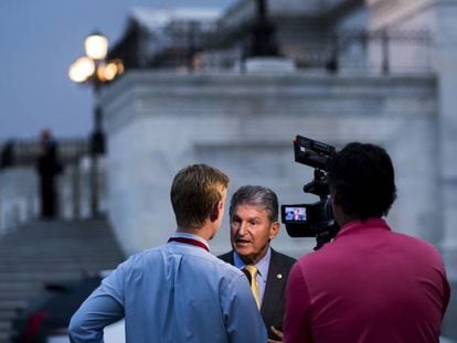 El senador demócrata Joe Manchin, en una entrevista. 