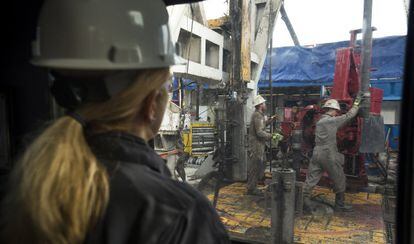 Extracci&oacute;n de petr&oacute;leo por la t&eacute;cnica del fracking.