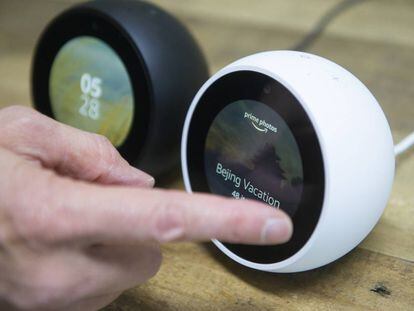 El Echo Spot, el reloj despertador inteligente con alexa, de Amazon.