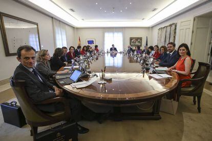 Primer Consejo de Ministros del nuevo Gobierno celebrado en el Complejo de la Moncloa.