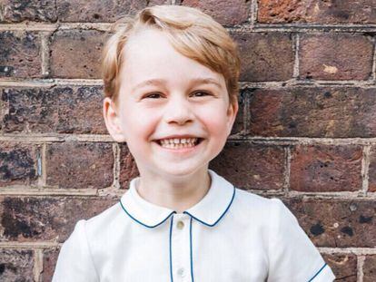 Jorge de Cambridge en un retrato difundido por la casa real británica para celebrar su quinto cumpleaños, el 22 de julio de 2018.