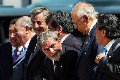 Lula da Silva (centro) junto a otros mandatarios latinoamericanos en la cumbre del Mercosur en 2004.