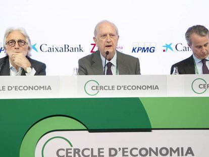 Desde la izquierda, Josep Sánchez Llibre, Juan José Brugera y Javier Faus, en su intervención, este viernes, en la reunión del Círculo de Economía en Sitges.
