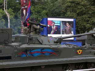 Momento en el que se realiza la parada militar que conmemora la Batalla de Carabobo, en Venezuela.