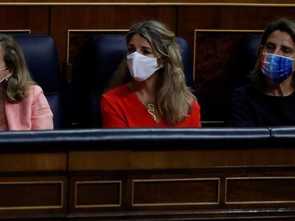 Nadia Calviño, Yolanda Díaz y Teresa Ribera, en el Congreso de los Diputados en junio.