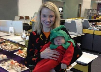 Marissa Mayer tuiteó esta foto con su hijo MacAllister en Halloween.
